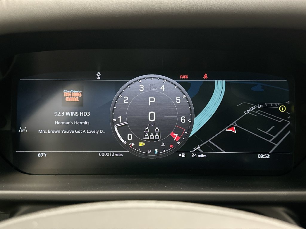 New 2026 Fuji White Land Rover X-Dynamic SE image 17