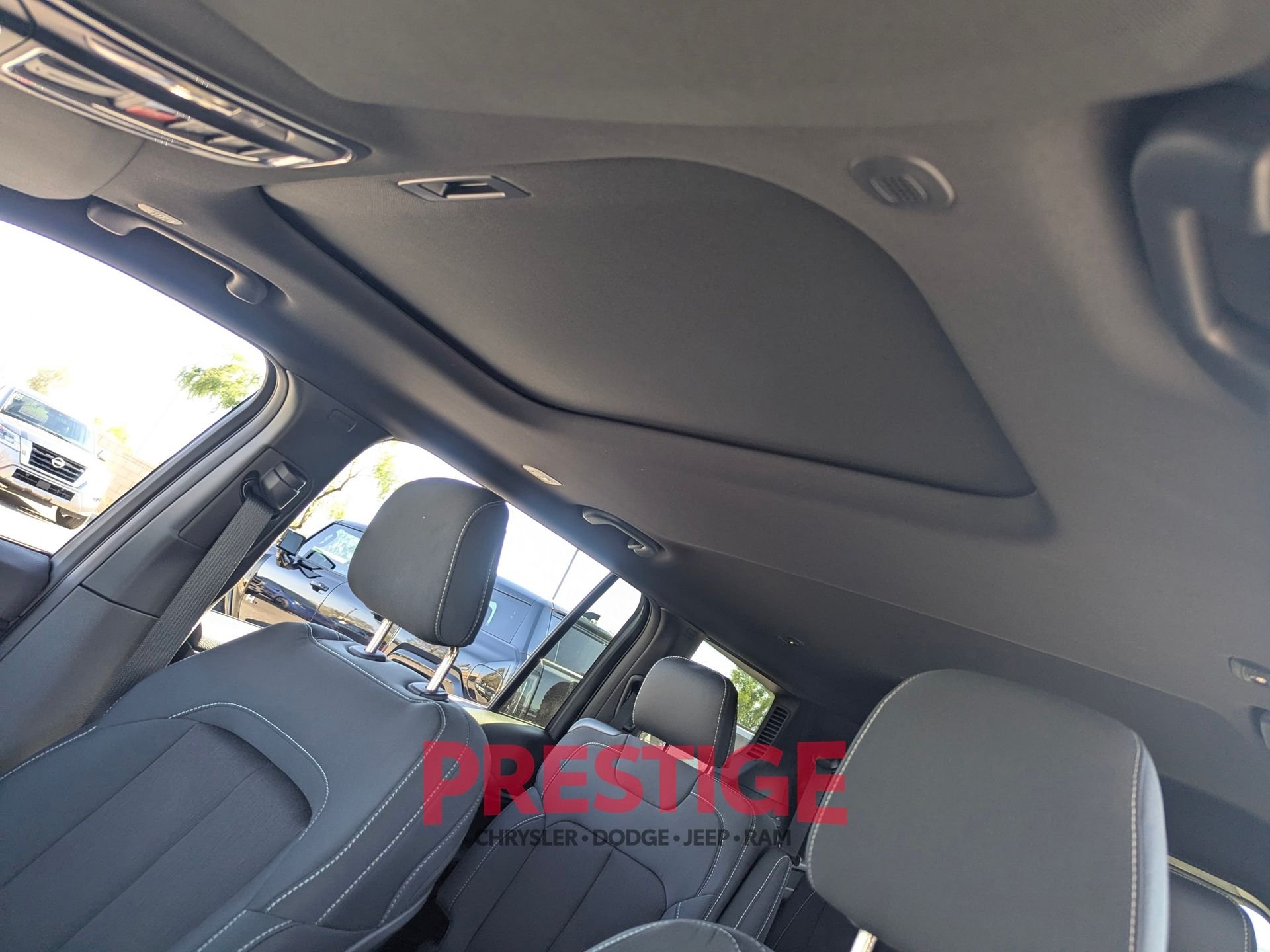 New 2026 Diamond Black Crystal Pearlcoat Jeep Laredo image 25