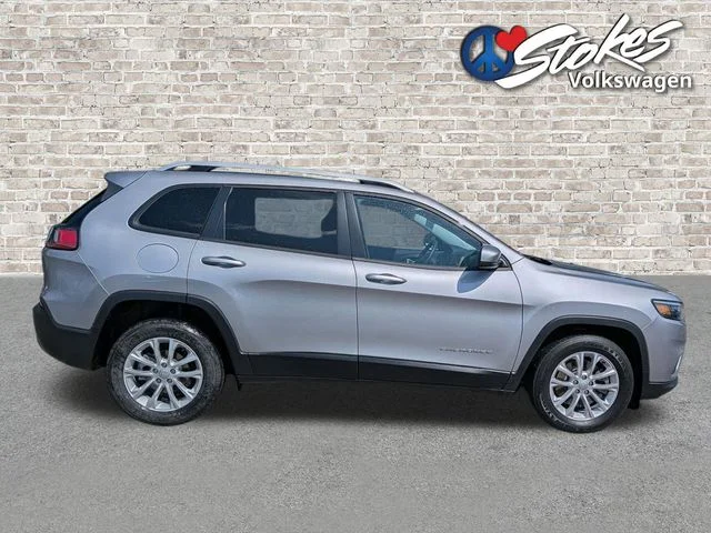 Used 2020 Silver Jeep Latitude image 2