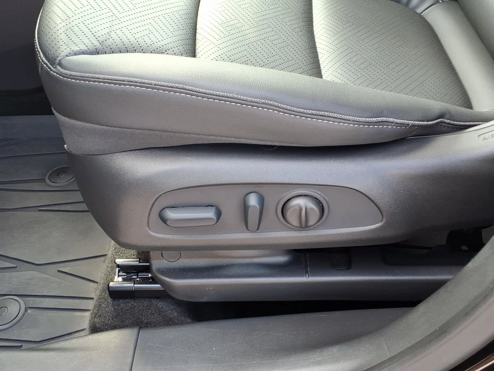 Used 2023 Ebony Twilight Metallic Buick Essence image 25