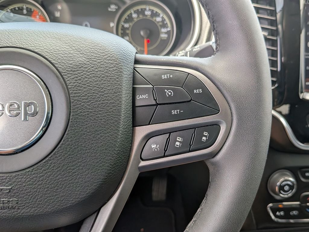 Used 2022 Gray Jeep Limited image 21