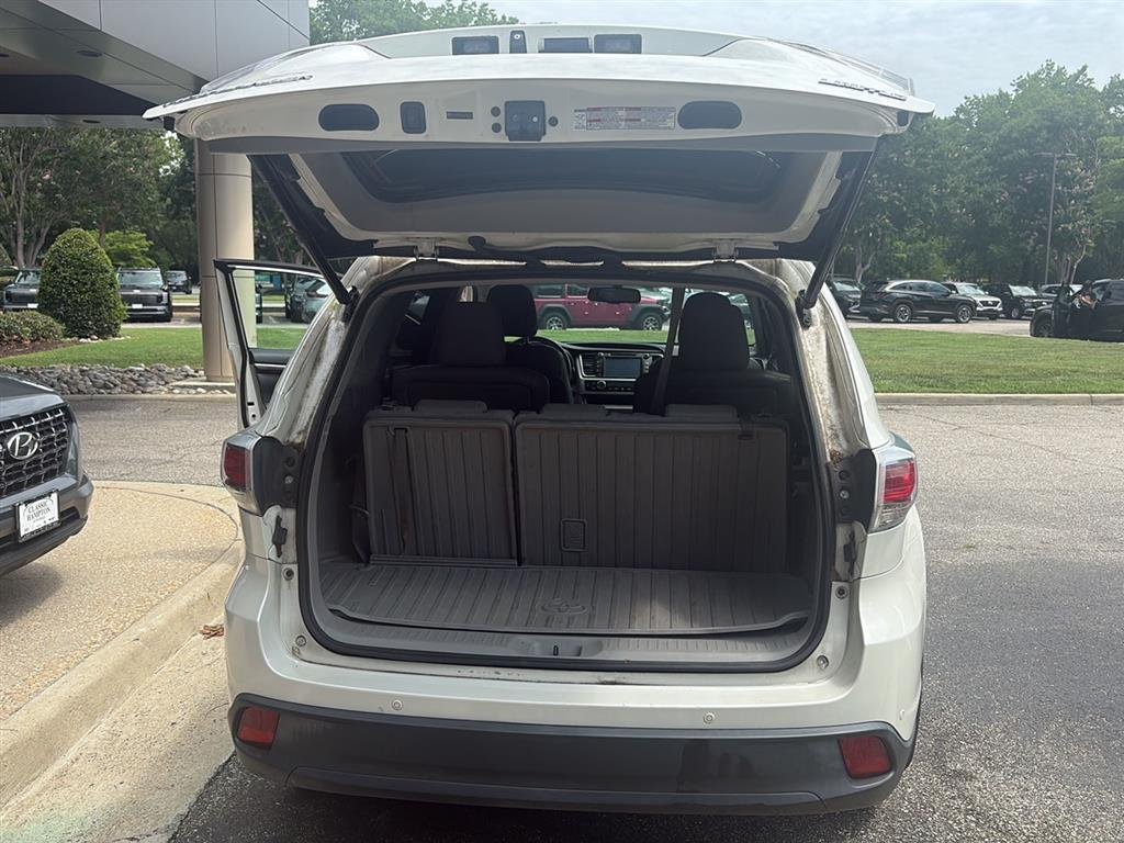 Used 2014 WHITE TOYOTA  image 17