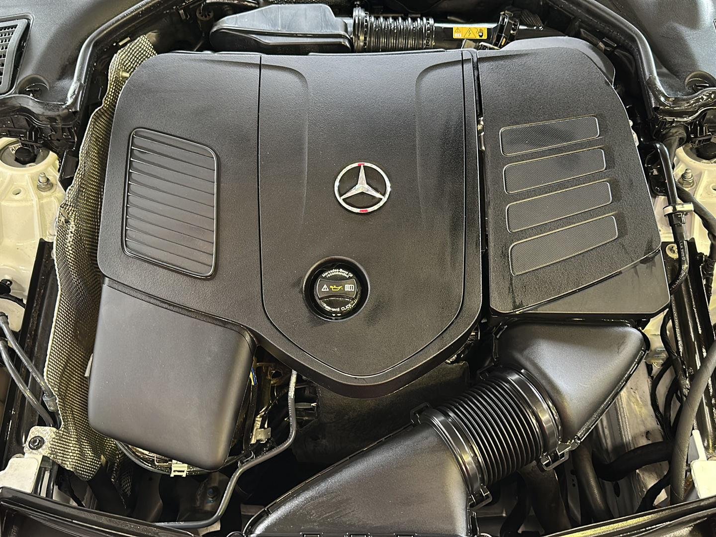 Used 2023 Polar White Mercedes-Benz C 300 image 27