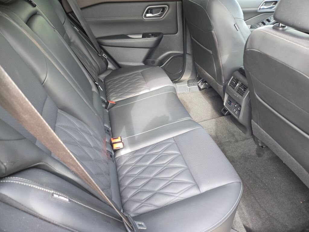 Certified Used 2023 Black Nissan Platinum image 10
