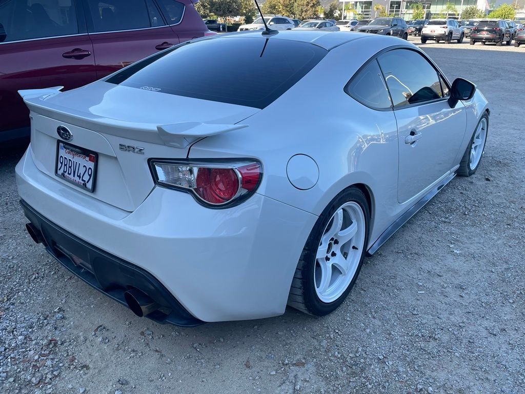 Used 2013 Satin White Pearl Subaru Limited image 6