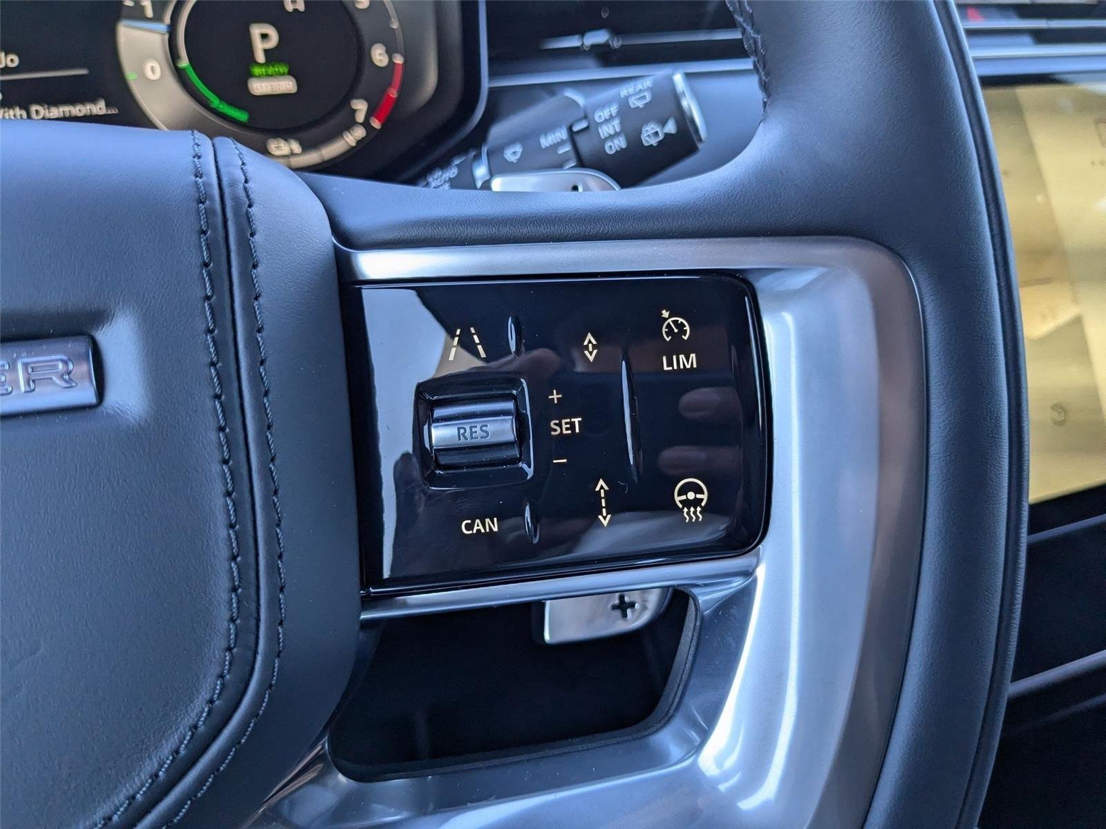 New 2025 Carpathian Grey LAND ROVER SE PHEV image 18