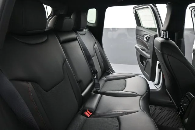 New 2026 Bright White Clear-Coat Exterior Paint Jeep Trailhawk image 23