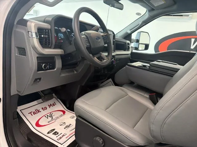 New 2027 Oxford White Ford F-550® XL image 30
