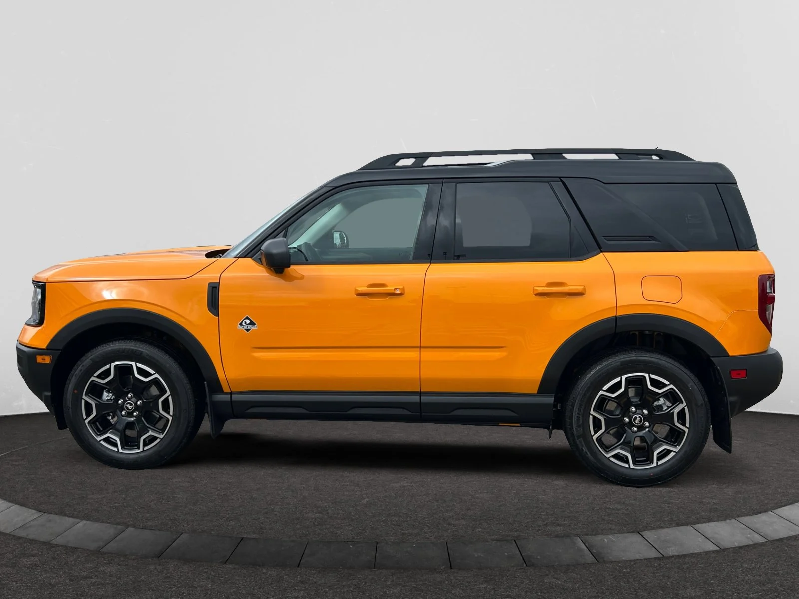 New 2026 Orange Fury Metallic Tri-Coat Ford Outer Banks image 2