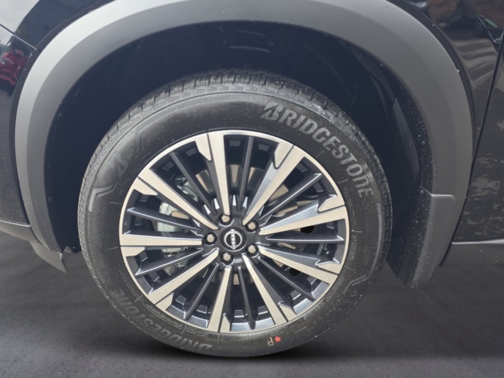 New 2026 Super Black Nissan Platinum image 9