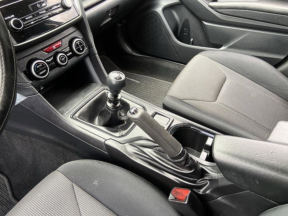 Used 2022 Crystal Black Silica Subaru Base image 15