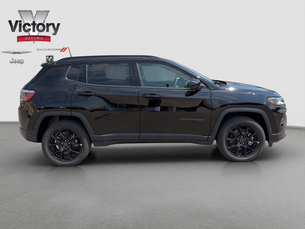 New 2026 Diamond Black Crystal Pearlcoat Jeep Latitude image 7