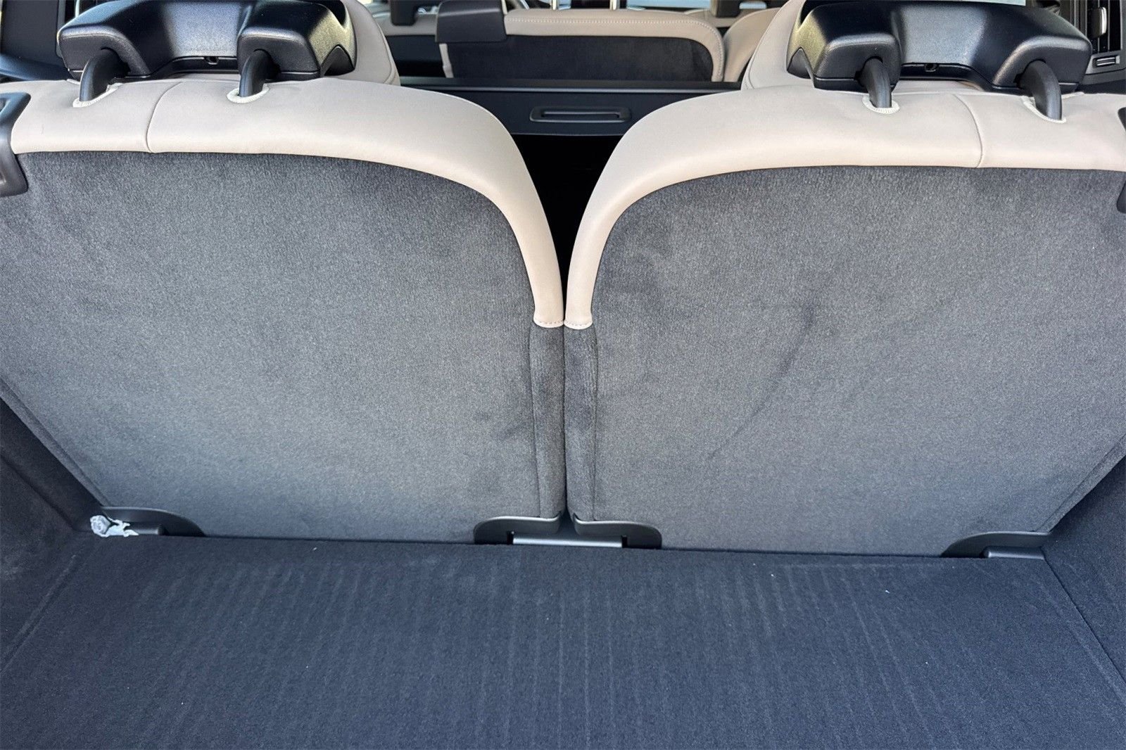 2026 Volvo XC90 Plus - Photo 15