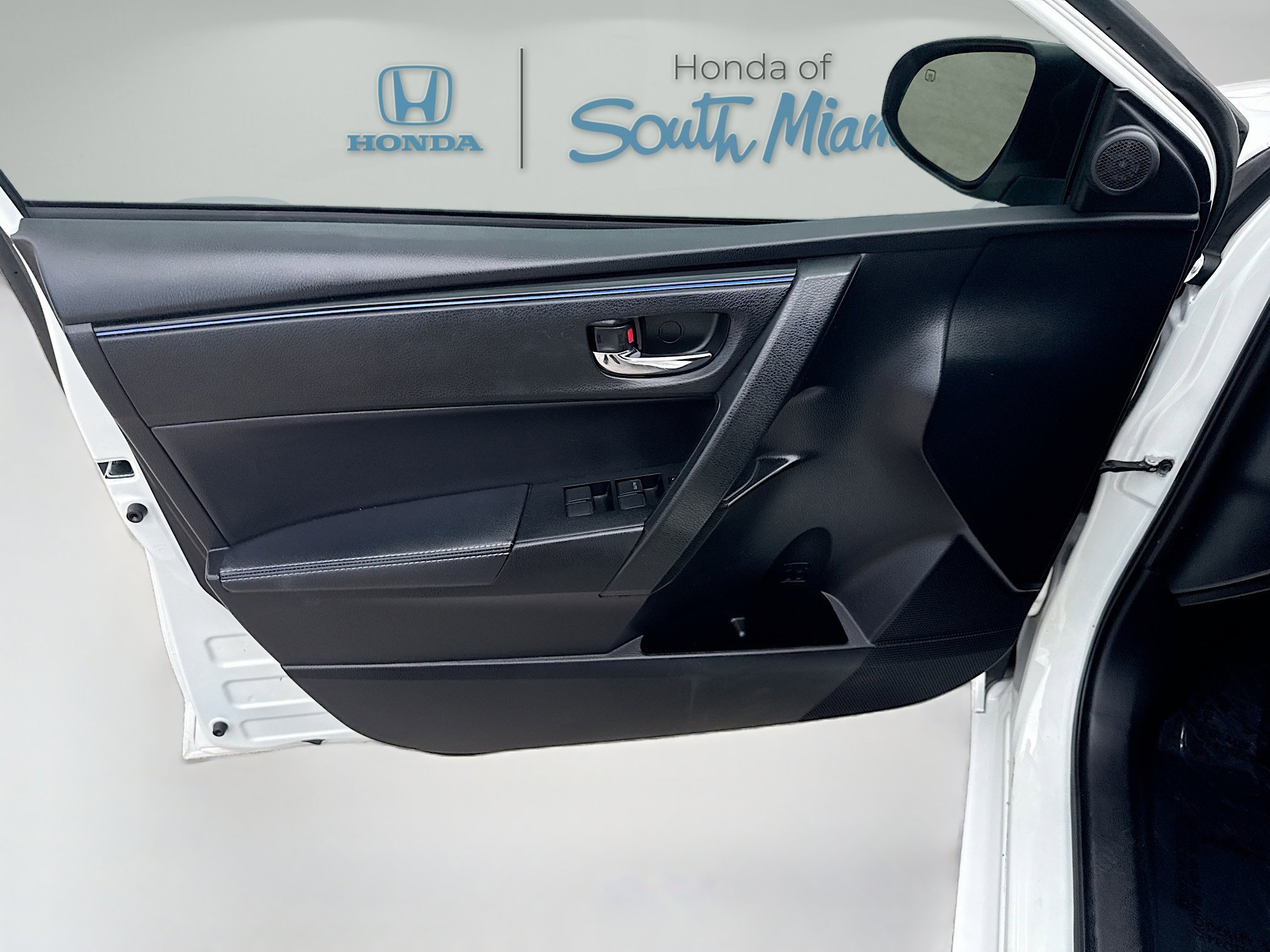 Used 2017 Super White Toyota SE image 19