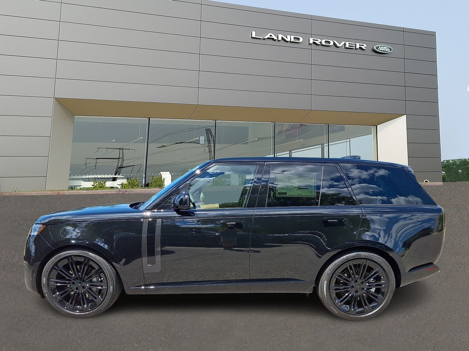 New 2026 Santorini Black LAND ROVER SE image 6
