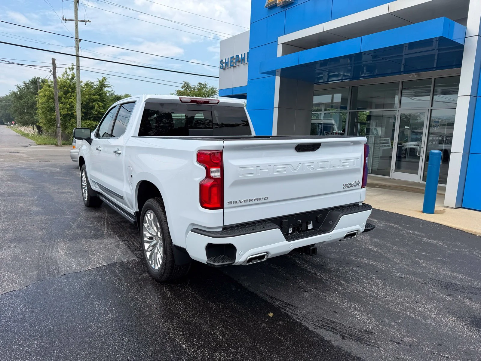 New 2026 Polar White Tricoat Chevrolet High Country image 3