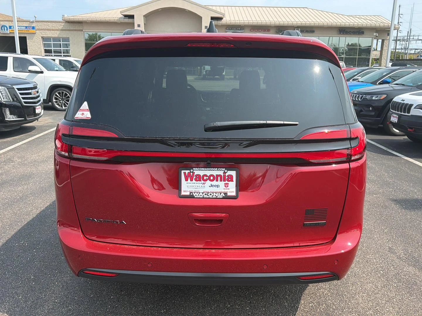 New 2027 Red Hot Pearl-Coat Exterior Paint Chrysler Select image 6