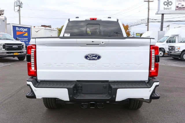New 2027 Oxford White Ford XLT image 8