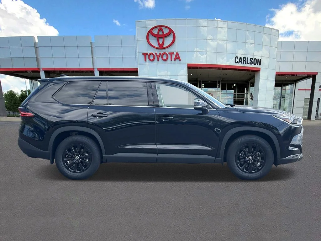 Used 2025  Toyota XLE image 5