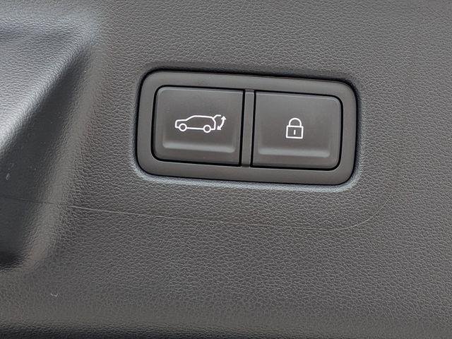 New 2027 Shimmering Silver Hyundai SE FWD image 50