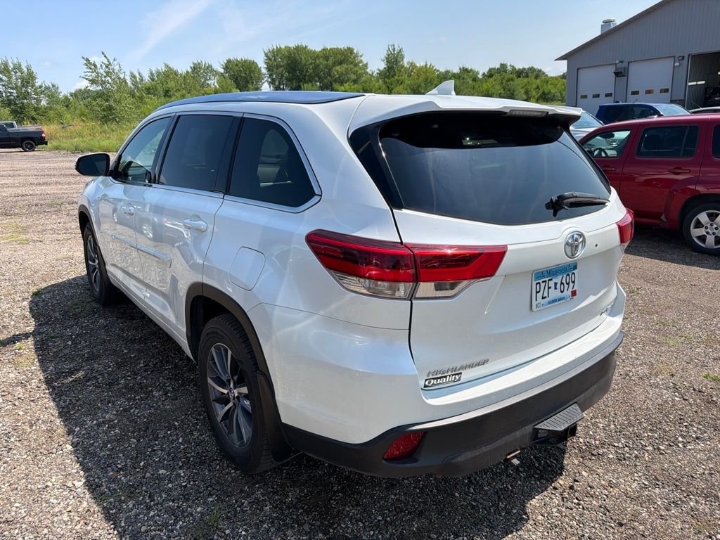 Used 2018 White Toyota XLE image 4