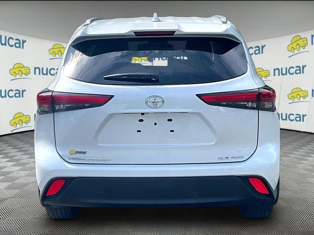 Used 2023 Beige Toyota XLE image 4
