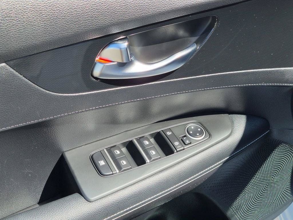 Used 2023 White Kia GT-Line image 11
