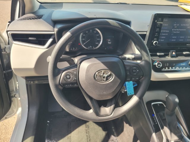 Used 2022 White Toyota LE image 30
