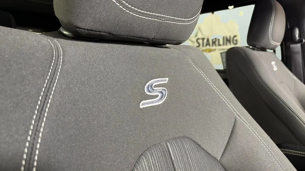 Used 2019 White Chrysler Touring Plus image 39