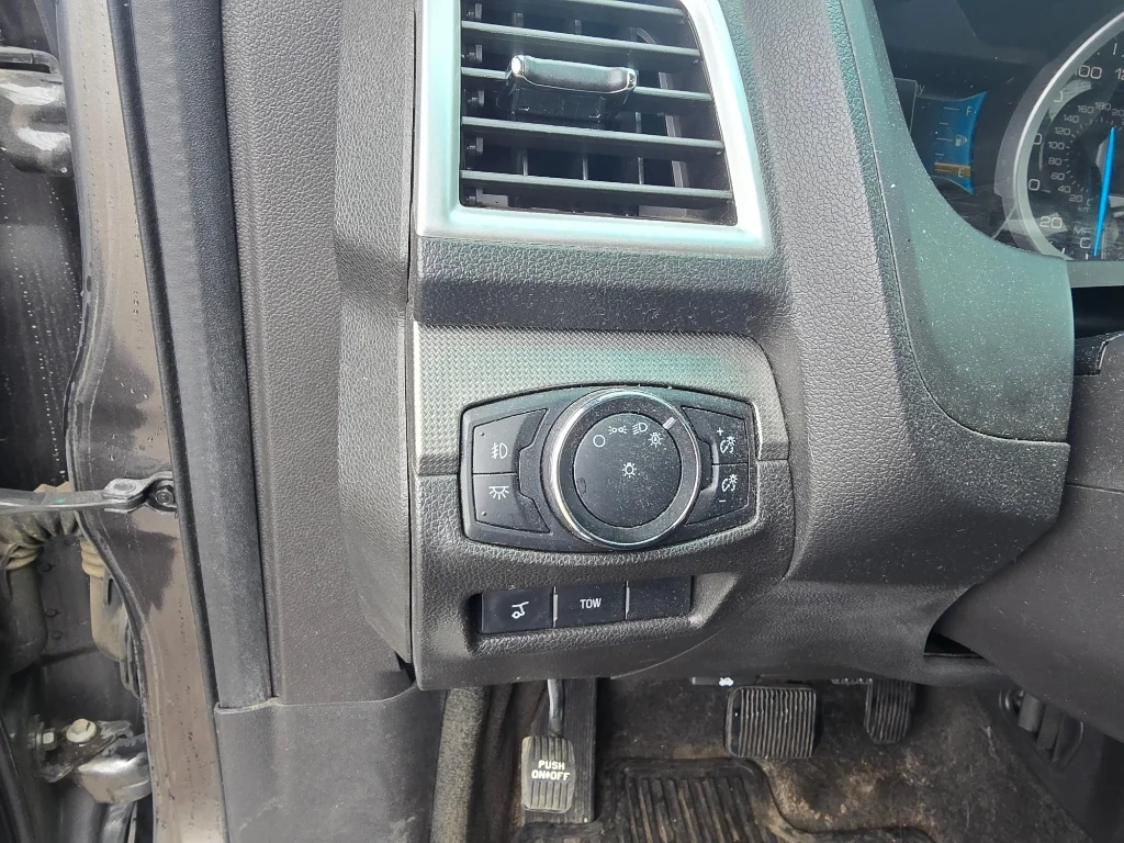 Used 2015 Magnetic Metallic Ford Sport image 16