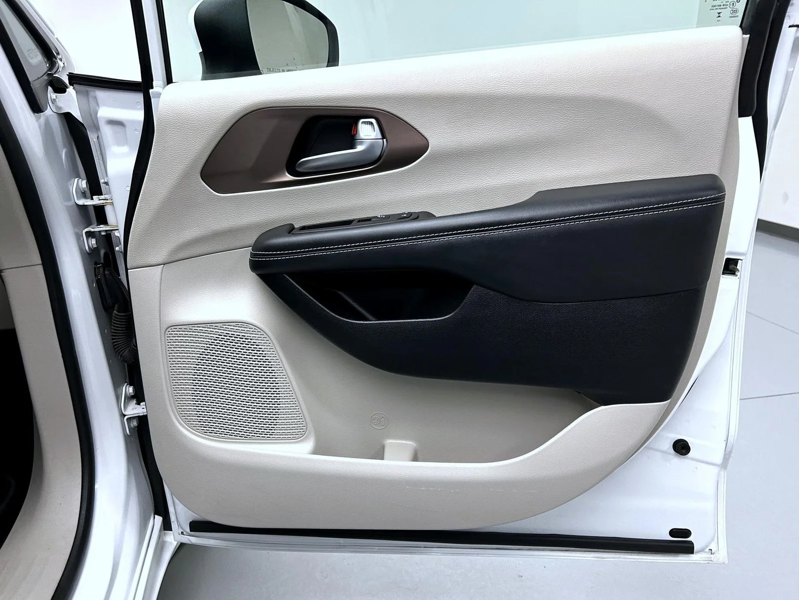 Used 2023 White Chrysler LX image 16