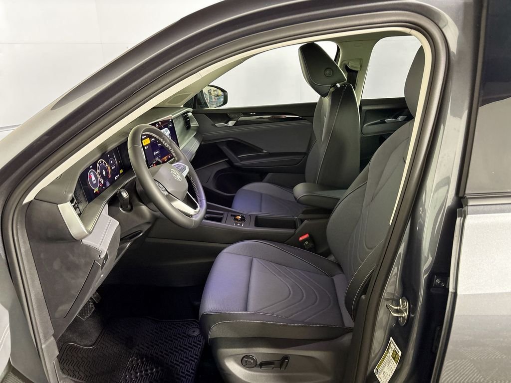 New 2026 Platinum Gray Metallic Volkswagen 2.0T SE image 11