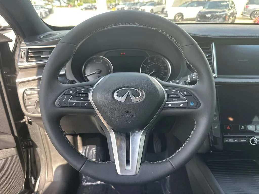 Used 2023 Gray INFINITI LUXE image 20