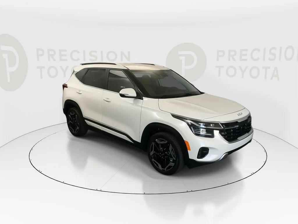 Used 2024 Snow White Pearl Kia SX image 4