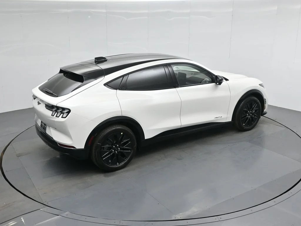 New 2026 Star White Metallic Tri-coat Ford Premium image 39