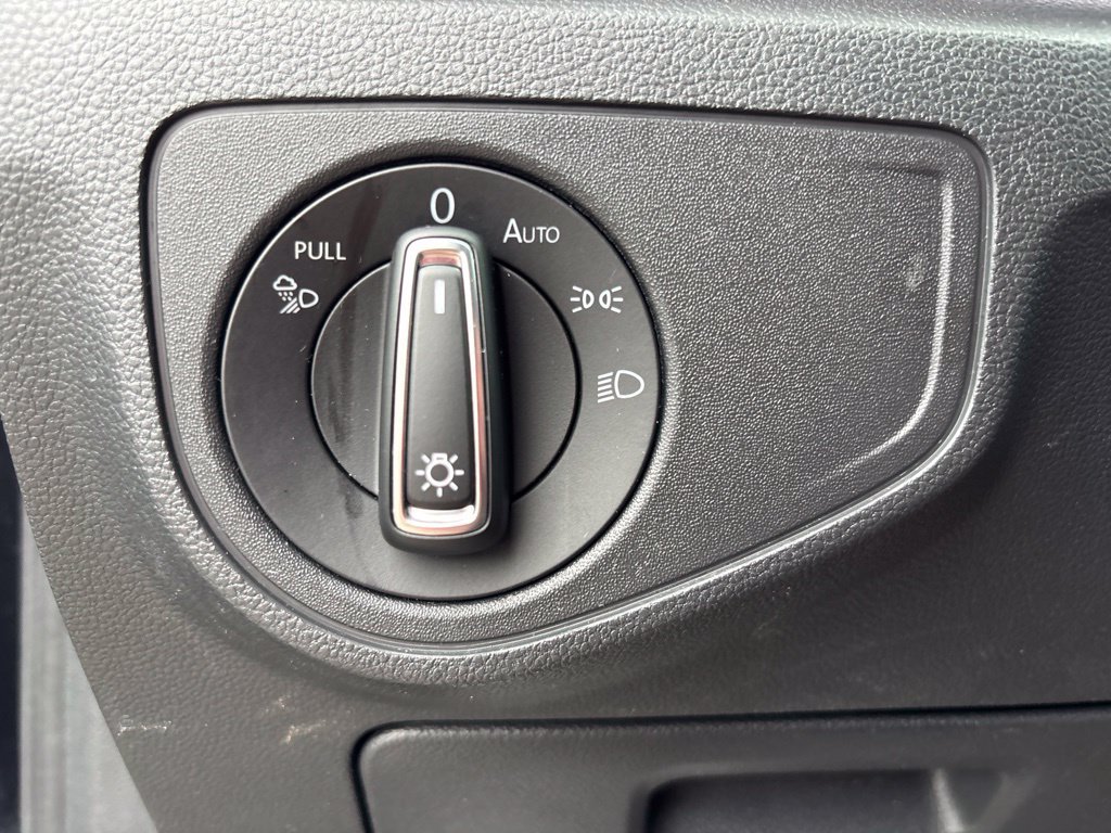 Used 2023  Volkswagen SEL image 20
