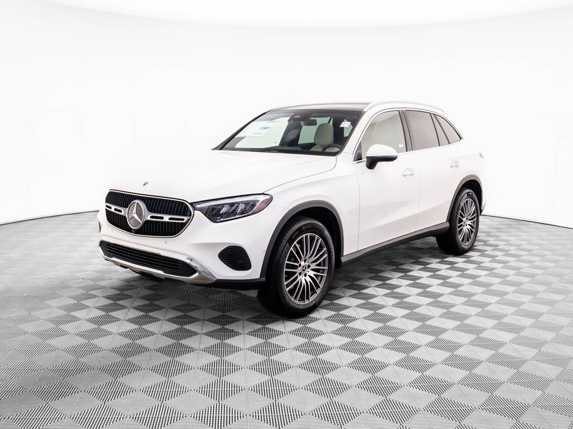 New 2026 Polar White Mercedes-Benz GLC 300 image 1