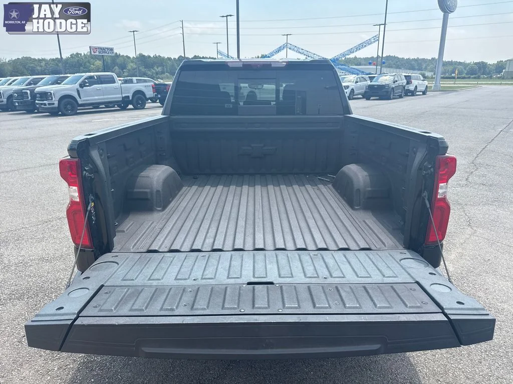 Used 2025 Black Chevrolet High Country image 31