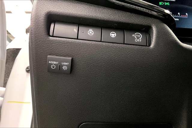 New 2026 Aspen White Tricoat/Super Black Nissan SR image 28