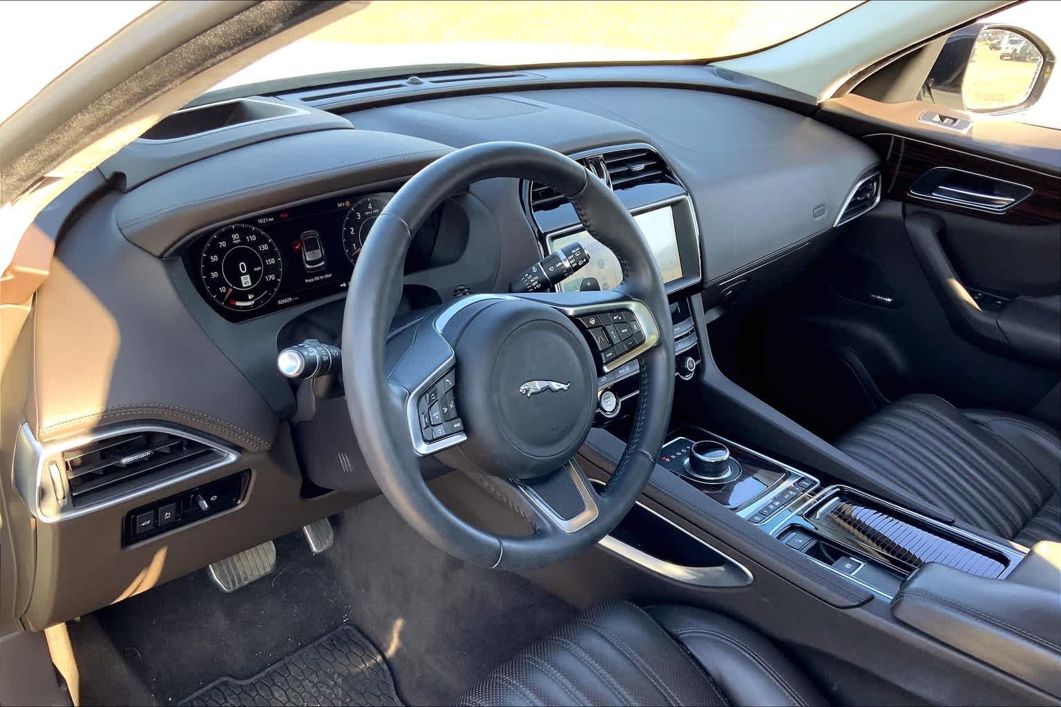 Used 2019 Yulong White Metallic Jaguar 30t Portfolio image 17