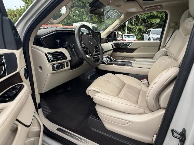 Used 2019 Ceramic Pearl Metallic Lincoln Reserve image 39