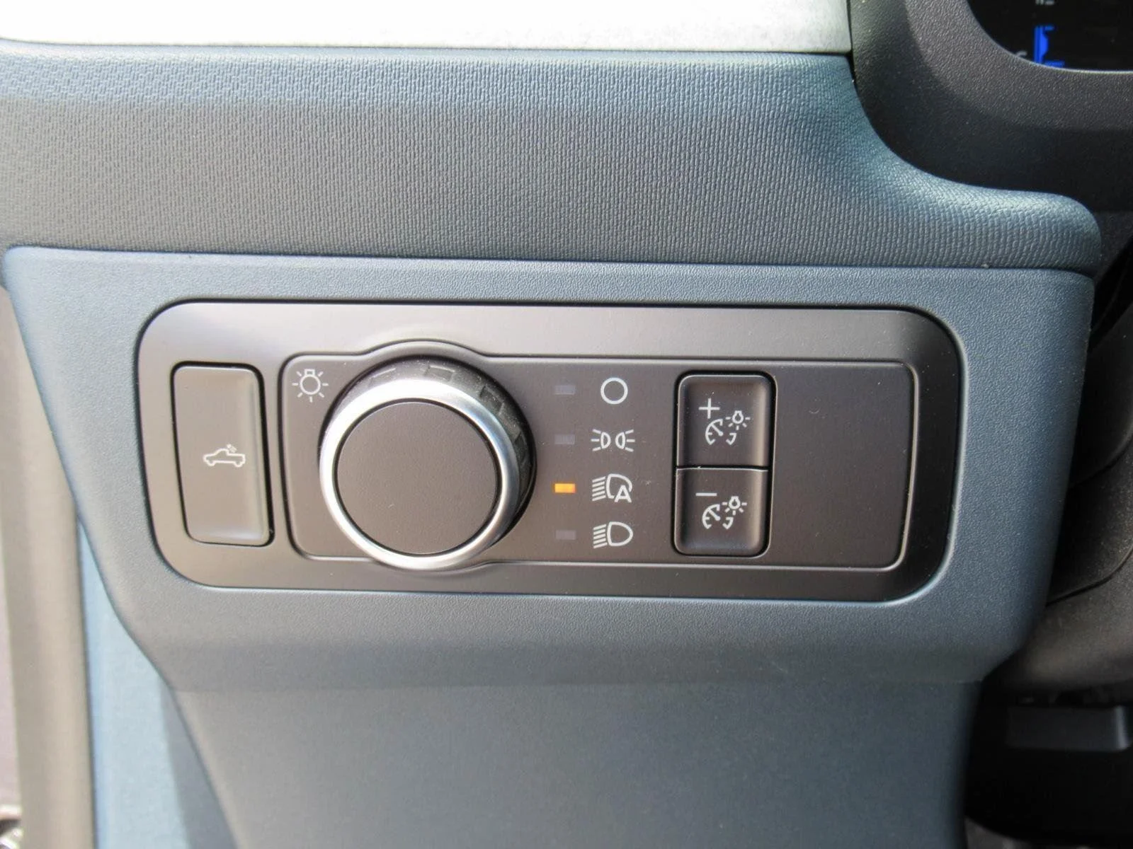 New 2026 Carbonized Gray Metallic Ford XLT image 20