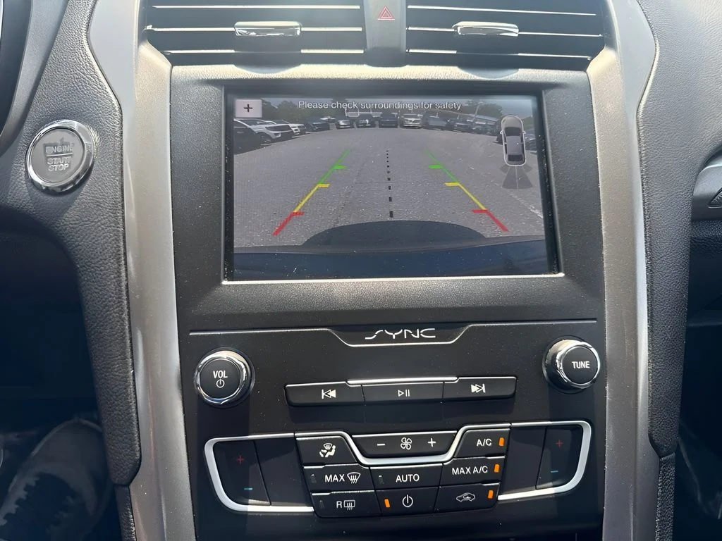 Used 2019 Blue Ford SE image 12