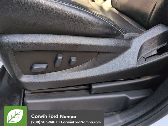 Used 2019 Summit White Chevrolet  image 12