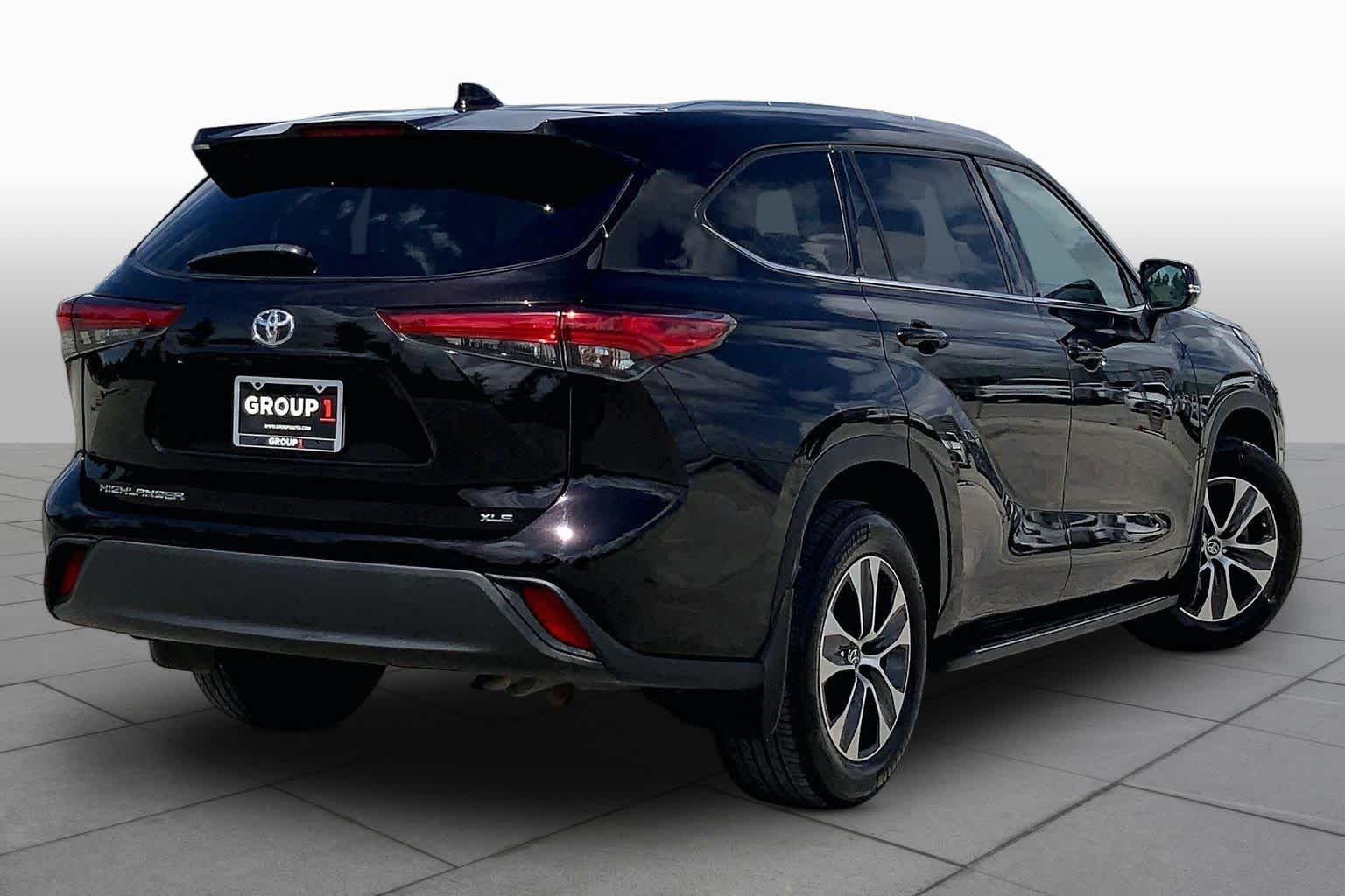 Used 2020 Opulent Amber Toyota XLE image 13