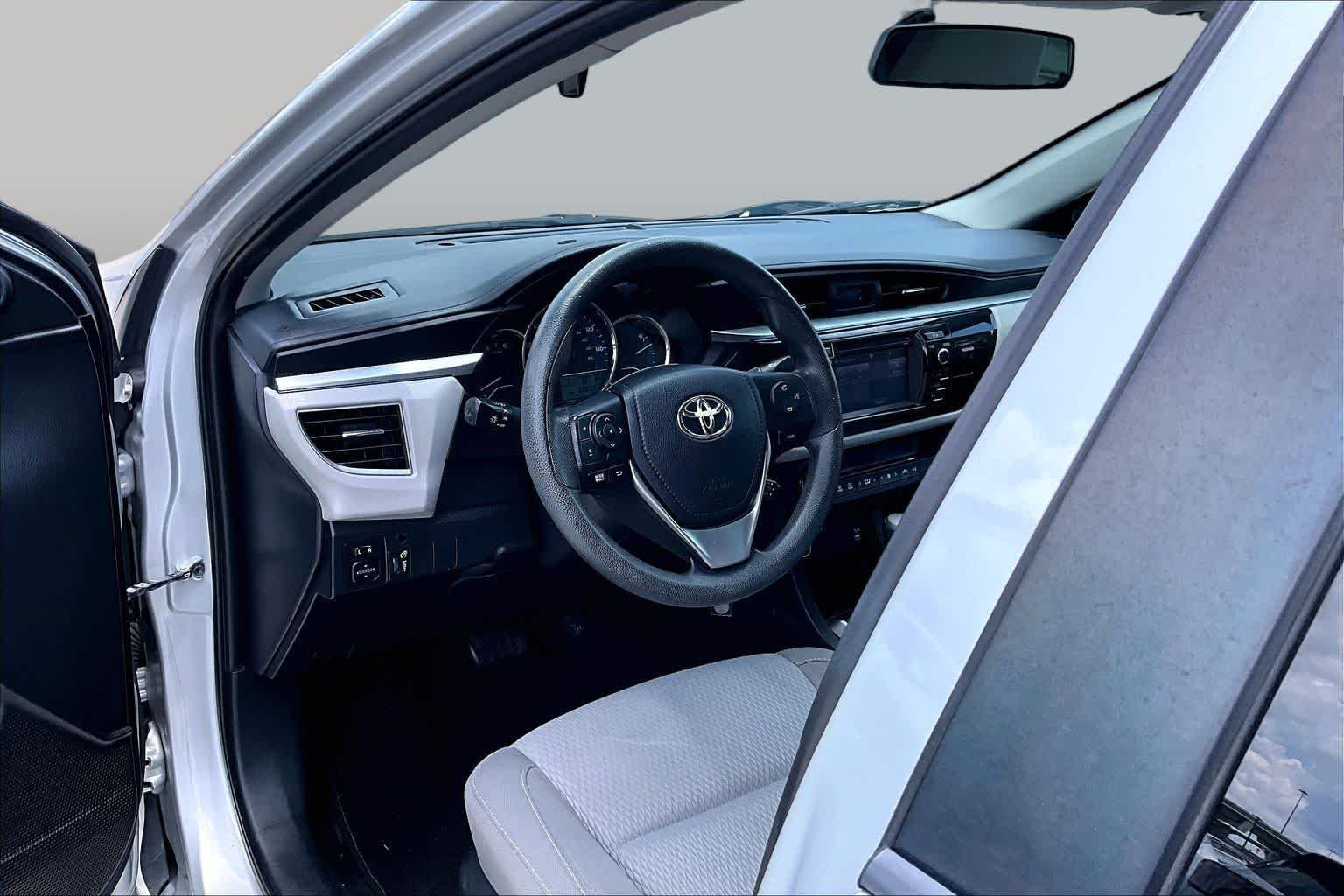 Used 2016 Classic Silver Metallic Toyota LE image 17