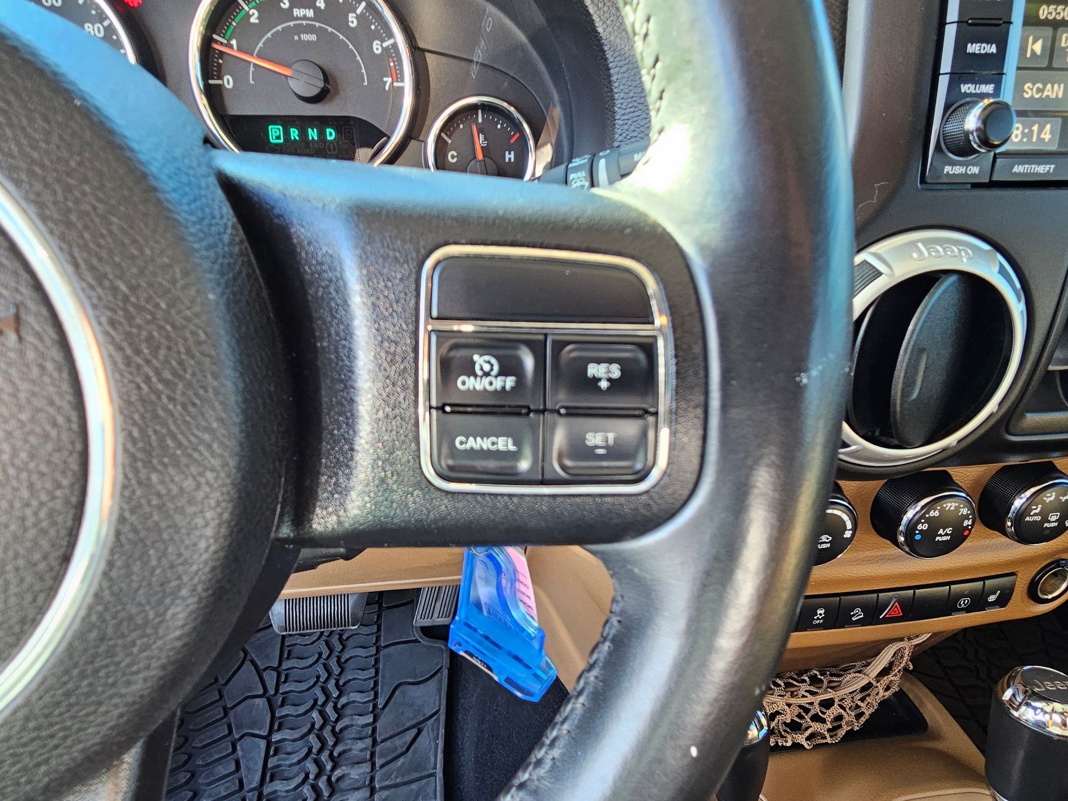 Used 2013 Bright White Clearcoat Jeep Sahara image 18