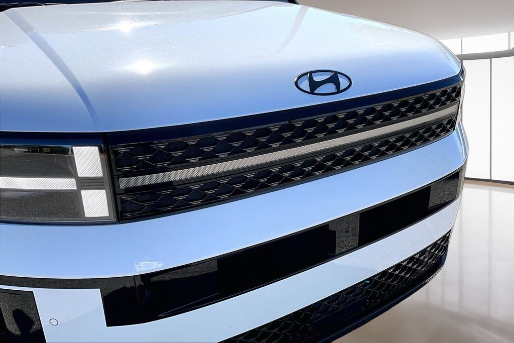Used 2025 White Hyundai Calligraphy image 31
