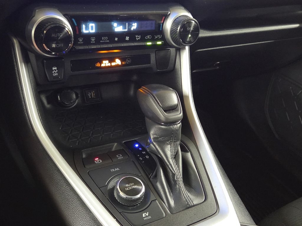 Used 2023  Toyota XLE image 26