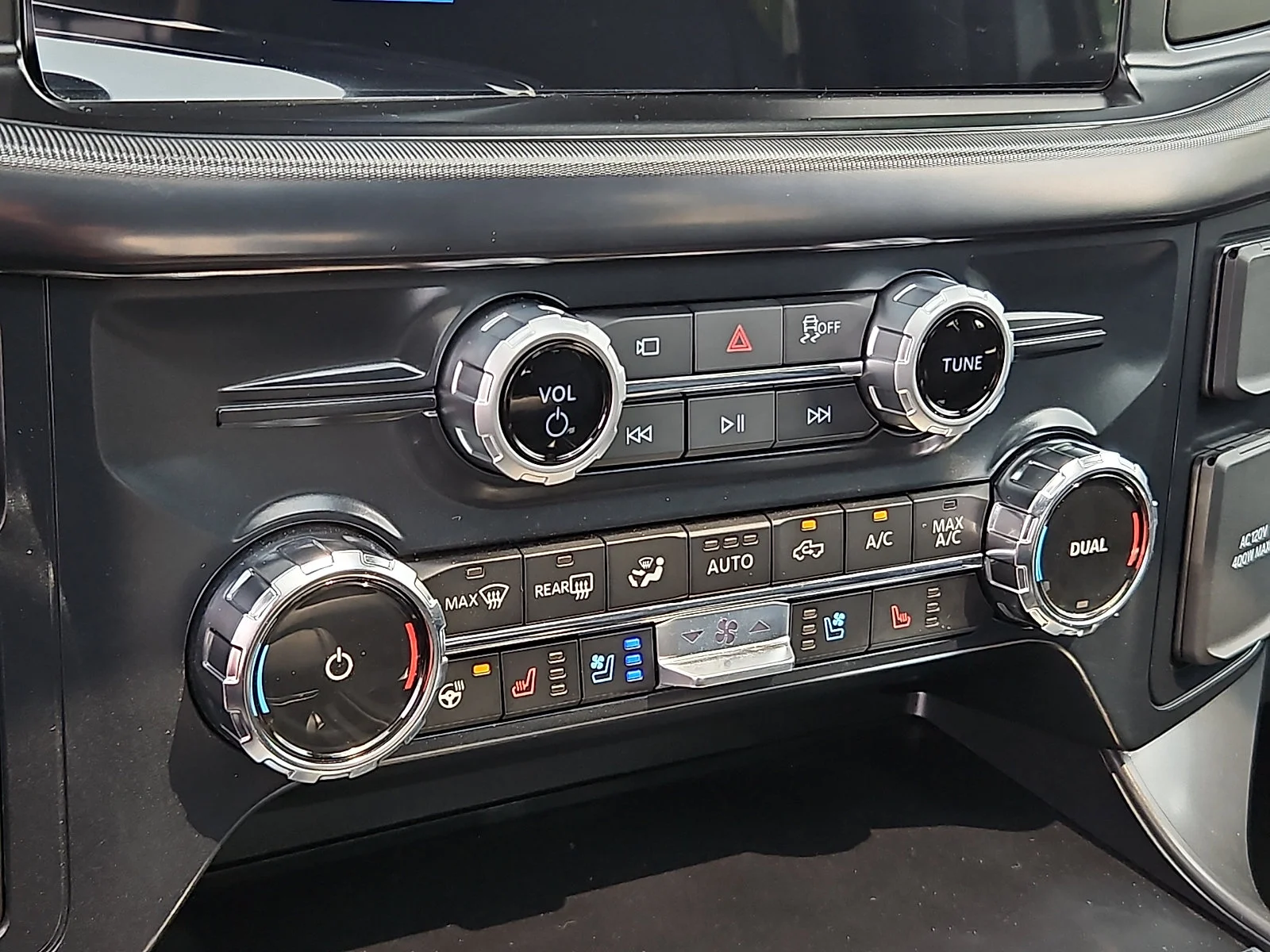 Used 2026 Carbonized Gray Metallic   M7 Ford LARIAT image 16